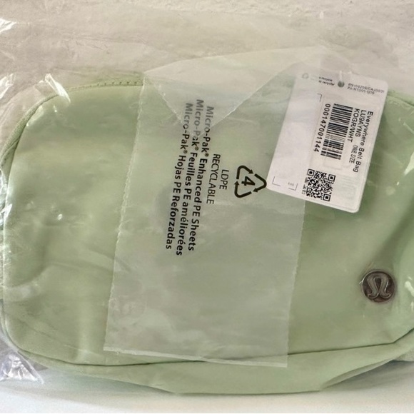 NWT Lululemon Everywhere Belt Bag 1L - Picture 3 of 5